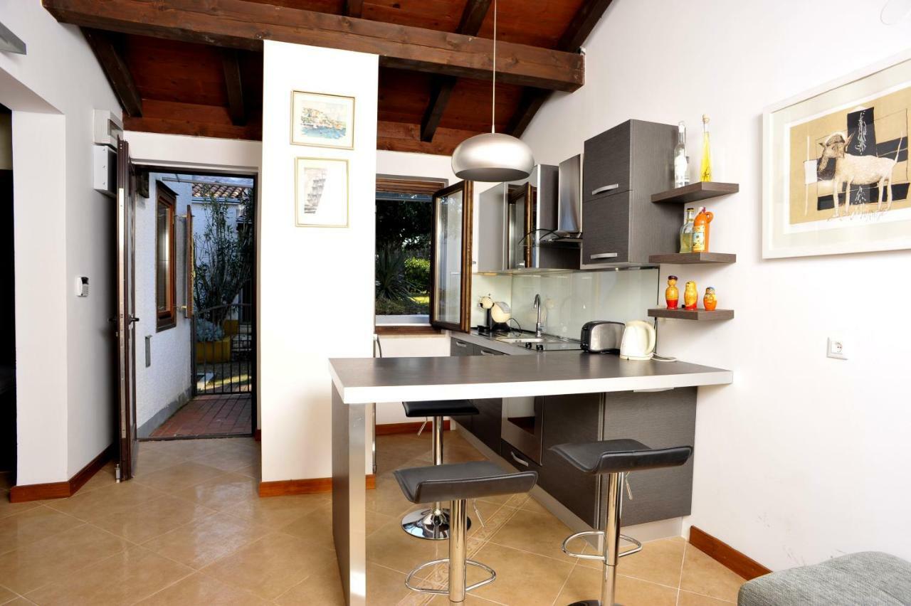 Holiday House Lena Porec Bagian luar foto